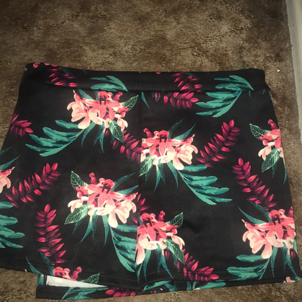 Skort - Picture 2 of 2